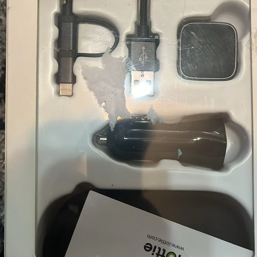 Mounting and changing travel kit